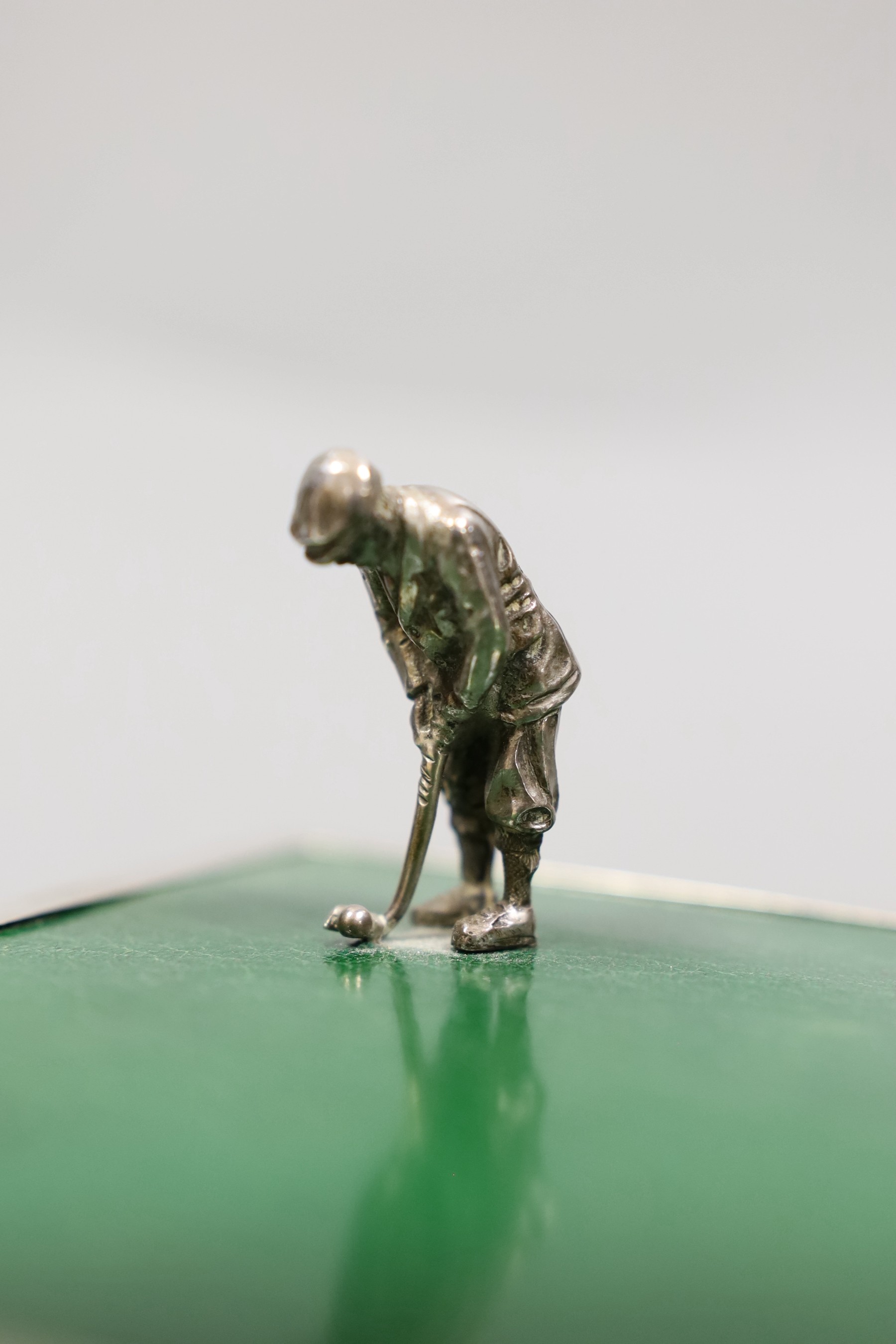 A George V silver and leather mounted golf related card box, with engraved inscription dated 1934, Sanders & MacKenzie, Birmingham, 1930, 17.2cm.